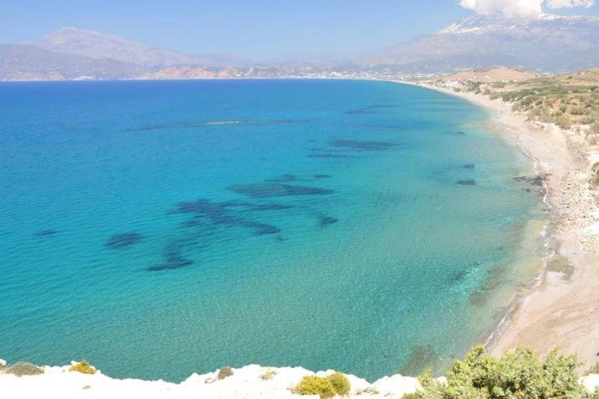 Чистый пляж Комос Южный Крит, Греция