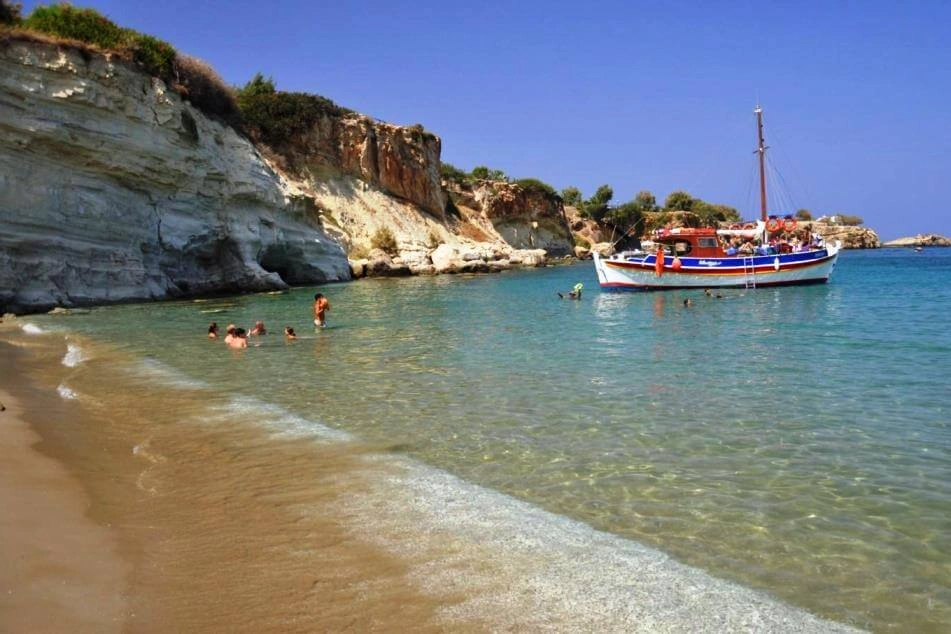 Безветренный пляж Лиманакия Сарантари, Херсониссос, Северный Крит