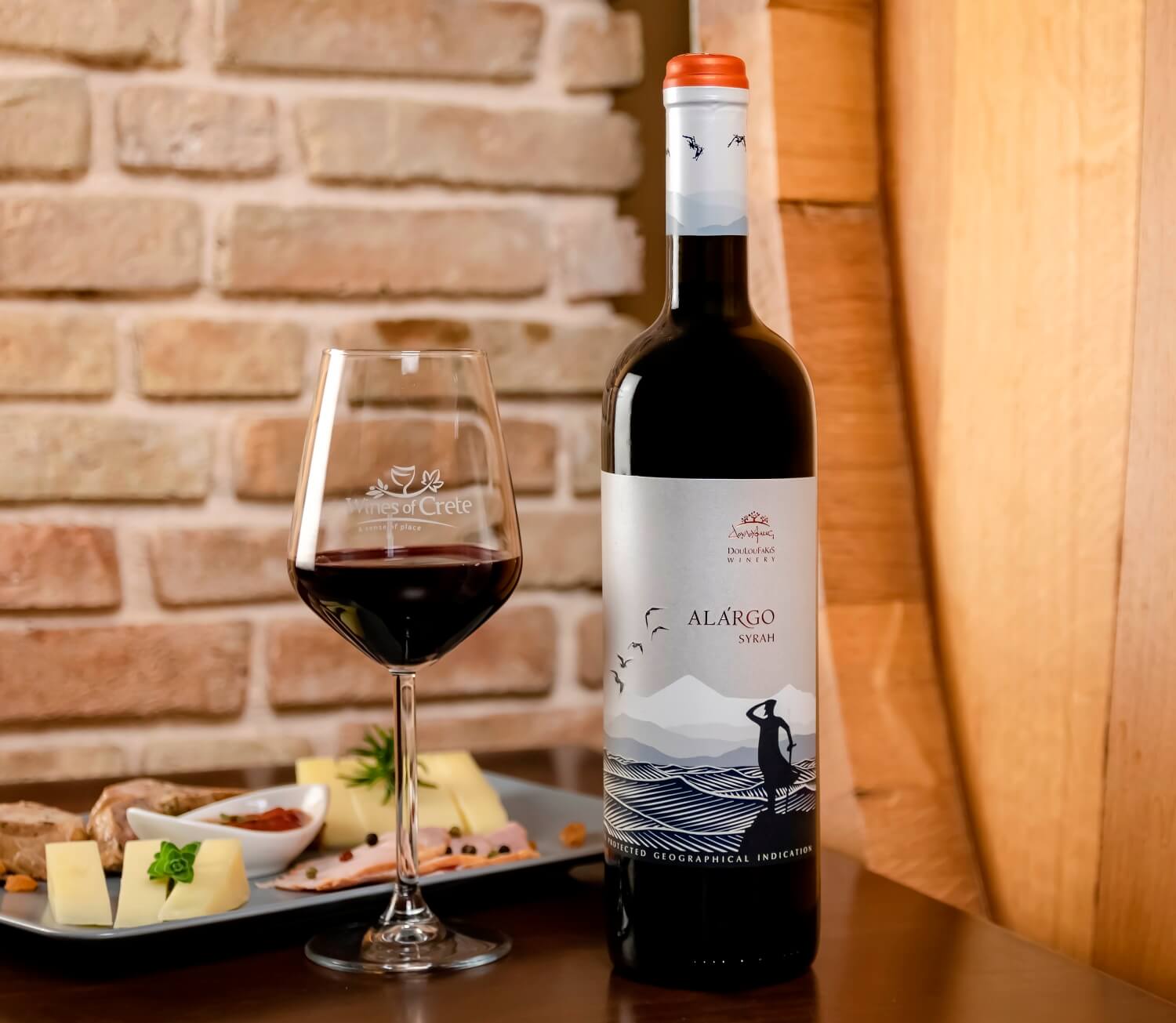 Вино из сорта винограда Сира Syrah от Douloufakis